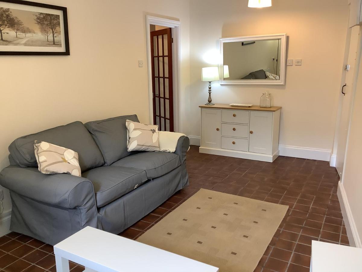 1 - Bed Ground Floor Apartment Tenby Bagian luar foto
