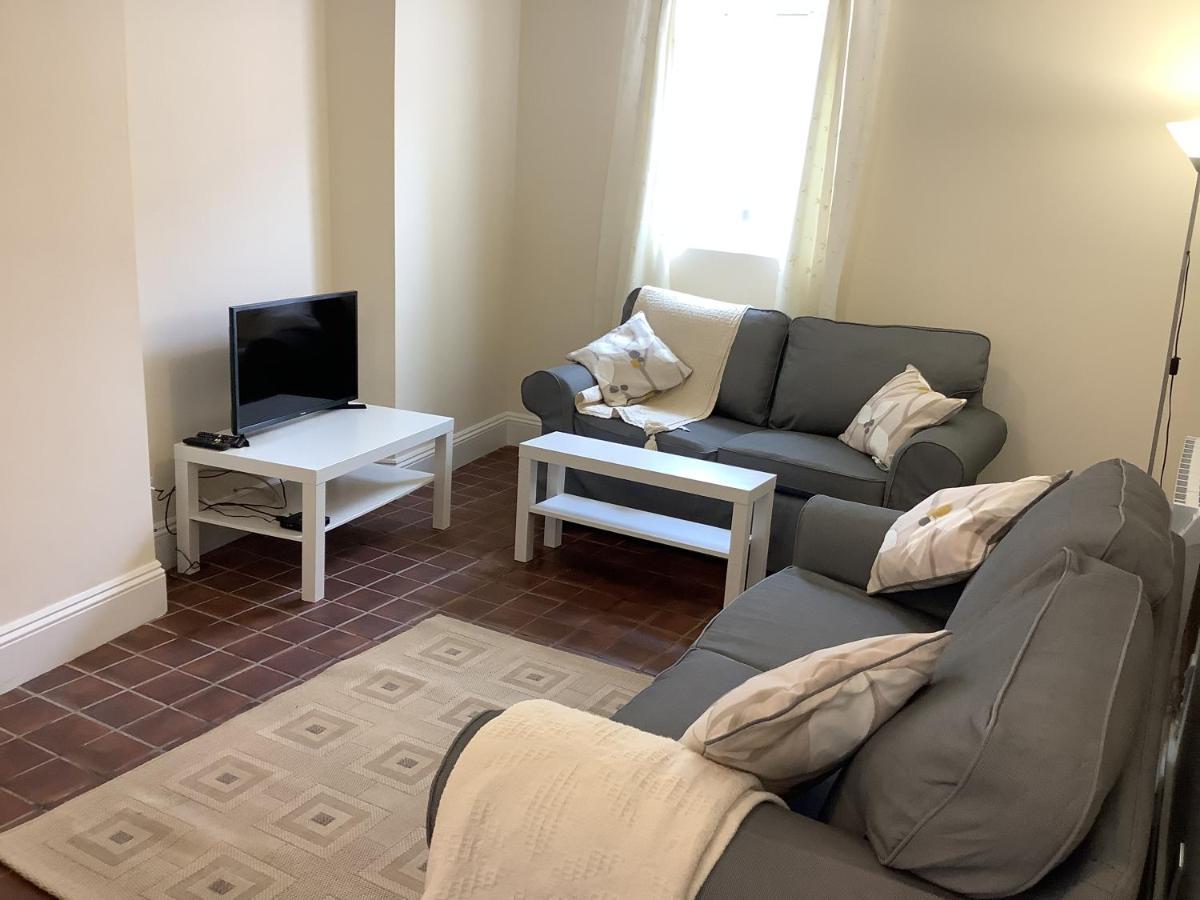1 - Bed Ground Floor Apartment Tenby Bagian luar foto